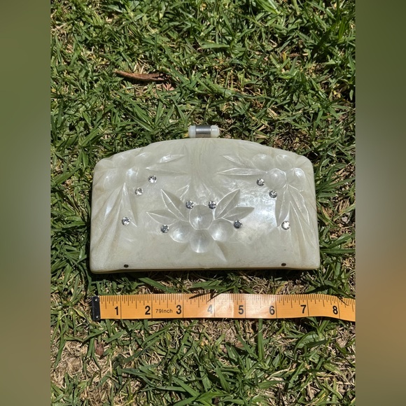60s Vintage Carved Pearlescent Lucite Clutch - Picture 7 of 7